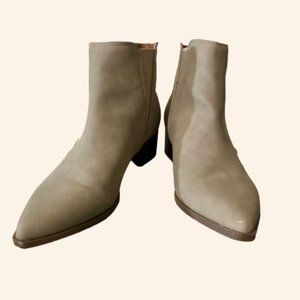 Indigo Rd. Adore Block Heel Tan Suede Bootie (8.5)